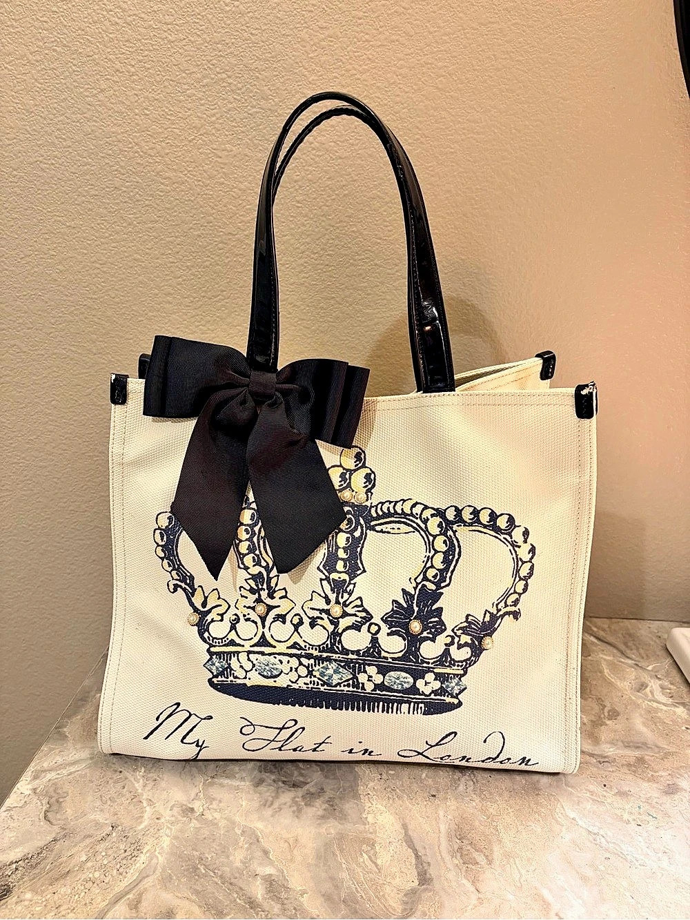 My Flat in London Grand Royale Tote Bag in Cream & Black with cardholder